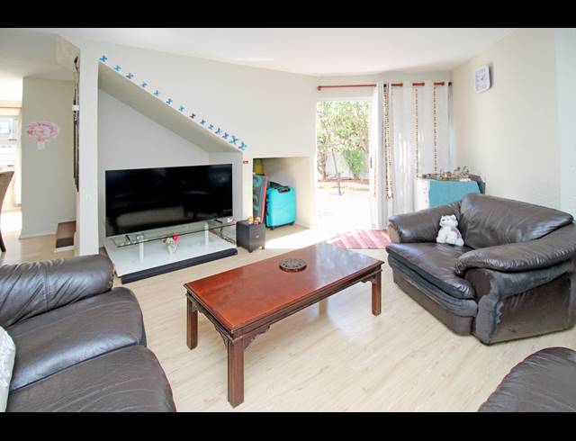 2 BEDROOM HOUSE FOR SALE IN SUNNINGHILL